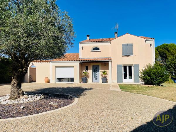 Maison à vendre Saintes - 7 pièces, 217m² avec 5 chambre(s) à 527 000€ - AJP Immobilier Saintes