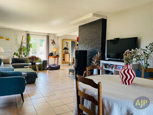 Maison à vendre Saintes - 7 pièces, 217m² avec 5 chambre(s) à 527 000€ - AJP Immobilier Saintes
