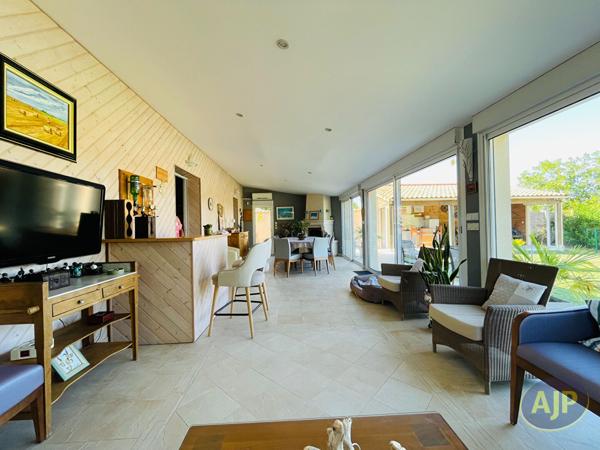 Maison à vendre Saintes - 7 pièces, 217m² avec 5 chambre(s) à 527 000€ - AJP Immobilier Saintes