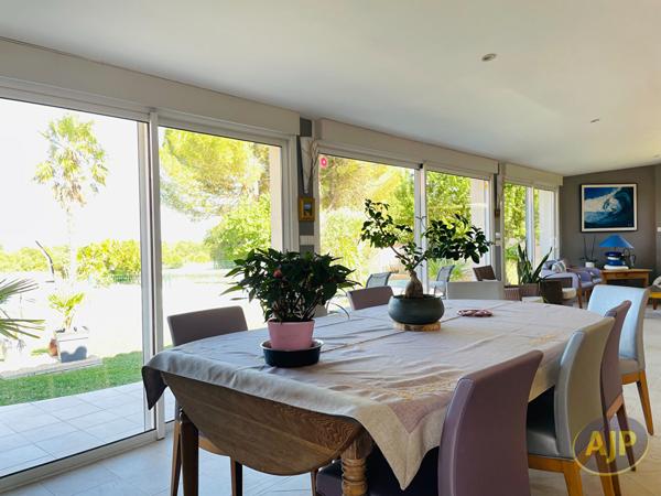 Maison à vendre Saintes - 7 pièces, 217m² avec 5 chambre(s) à 527 000€ - AJP Immobilier Saintes