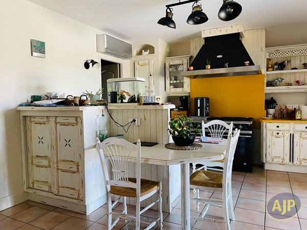 Maison à vendre Saintes - 7 pièces, 217m² avec 5 chambre(s) à 527 000€ - AJP Immobilier Saintes