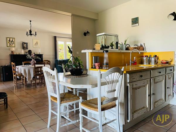 Maison à vendre Saintes - 7 pièces, 217m² avec 5 chambre(s) à 527 000€ - AJP Immobilier Saintes