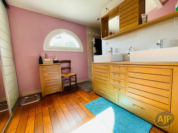 Maison à vendre Saintes - 7 pièces, 217m² avec 5 chambre(s) à 527 000€ - AJP Immobilier Saintes