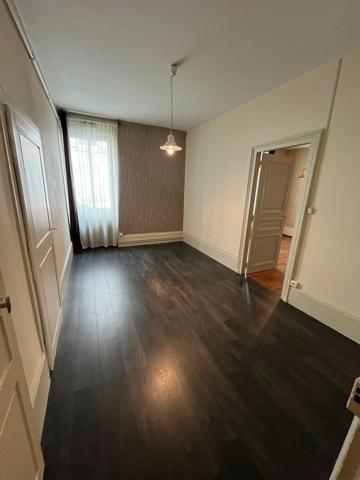 LUNEVILLE CENTRE F5 EN REZ DE CHAUSSEE 125M²