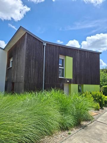 Parking + parking + maison