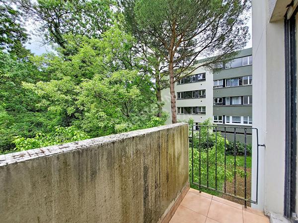 ORVAULT Gaudinière : Exclusivité ! En vente, appartement T4 de 2 chambres, pièce de vie exposée Sud sur balcon. Cave et parking s/sol.