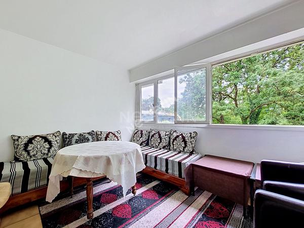ORVAULT Gaudinière : Exclusivité ! En vente, appartement T4 de 2 chambres, pièce de vie exposée Sud sur balcon. Cave et parking s/sol.
