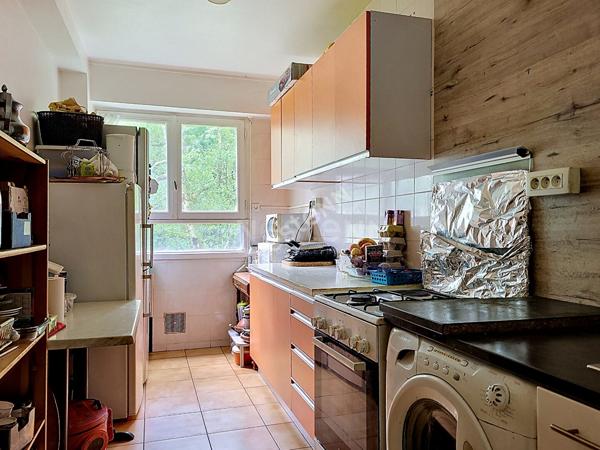 ORVAULT Gaudinière : Exclusivité ! En vente, appartement T4 de 2 chambres, pièce de vie exposée Sud sur balcon. Cave et parking s/sol.