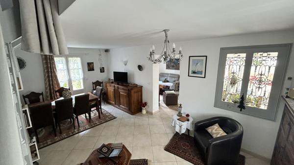 Maison
                                                                                                                                                                                                                                                                                                                        4 pièce(s)                                                                                                                                                                                                          3 chambre(s)                                                                                                                                                                                                          125  m²