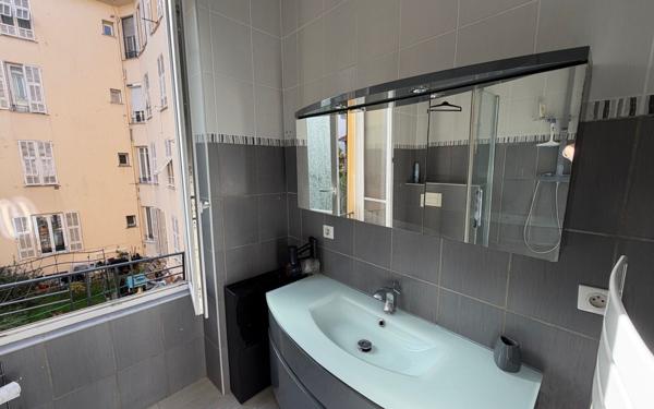 Appartement à vendre    3 pièces • 45 m2 Nice