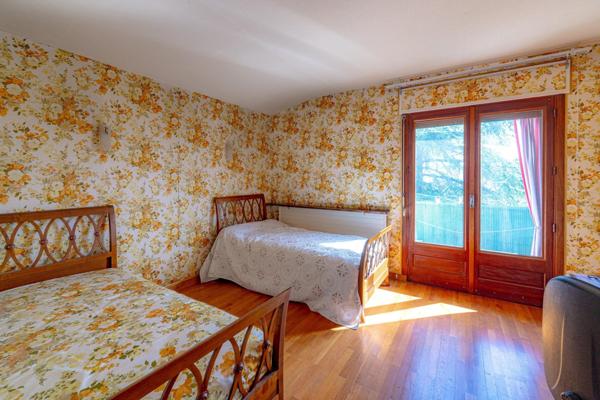 Maison de famille avec grand jardin proche commerces de proximité