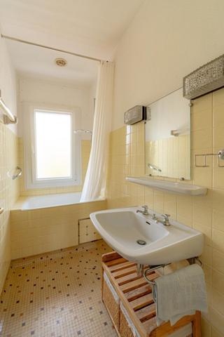 Maison de famille avec grand jardin proche commerces de proximité