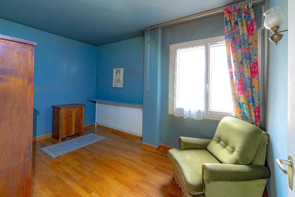 Maison de famille avec grand jardin proche commerces de proximité