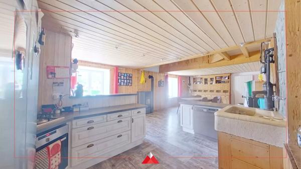 Maison, hangar et terrain constructible
