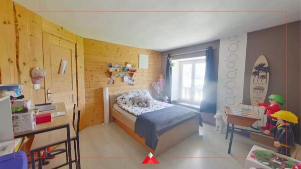 Maison, hangar et terrain constructible