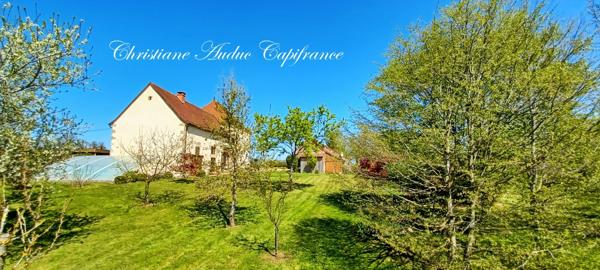 Brionnais, maison 200 m², avec piscine sur 2.5 Ha de terrain