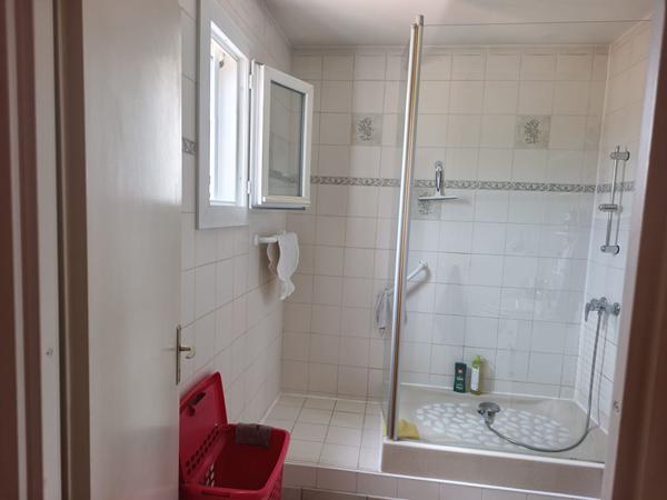 AVIGNON - LE PONTET - ROUTE DE SAINT SATURNIN LES AVIGNON - Maison 4 pièces 92m² avec jardin, garage et véranda