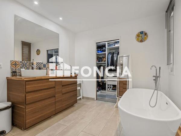 À vendre Maison 9 pièces 765 m² - Sauvian 34410