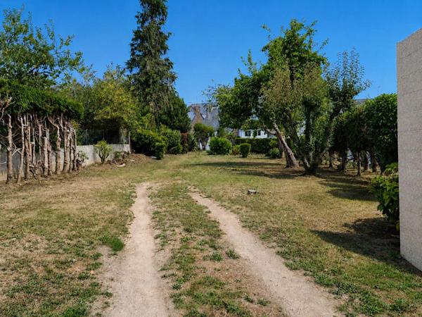 TERRAIN CONSTRUCTIBLE 497 m² - avec GARAGE - CENTRE À 350 m
