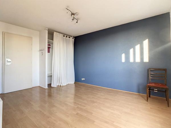 STRASBOURG OUEST - Lumineux studio en attique