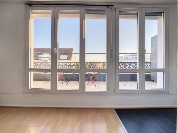 STRASBOURG OUEST - Lumineux studio en attique