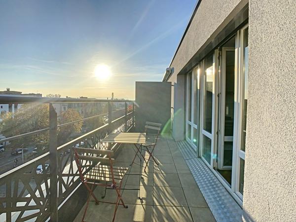 STRASBOURG OUEST - Lumineux studio en attique