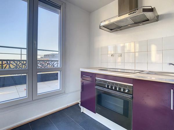 STRASBOURG OUEST - Lumineux studio en attique