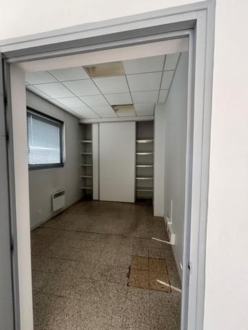 Local commercial spacieux de 146 m² - BATIMENT : MARNAY CENTRE