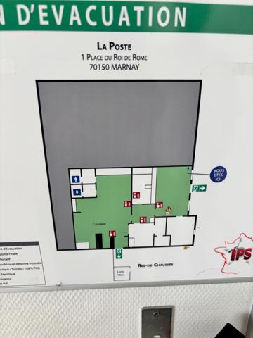 Local commercial spacieux de 146 m² - BATIMENT : MARNAY CENTRE