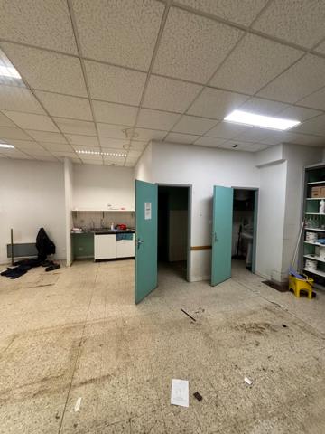 Local commercial spacieux de 146 m² - BATIMENT : MARNAY CENTRE