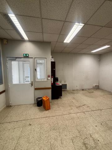 Local commercial spacieux de 146 m² - BATIMENT : MARNAY CENTRE