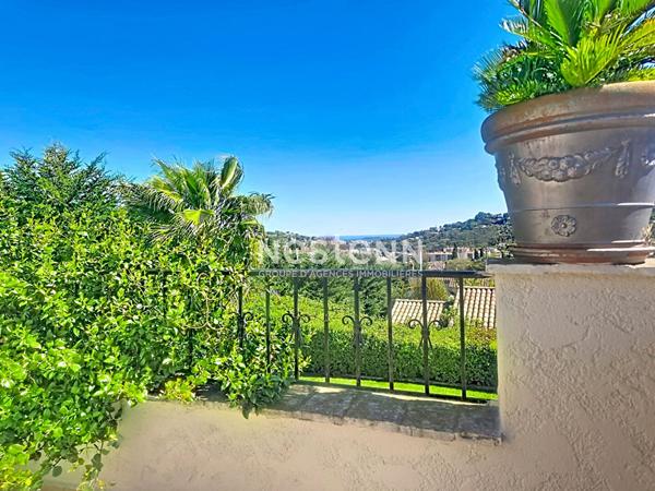 Villa de 168m² - Vue mer & collines - 4 Chambres - Piscine