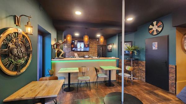 Un commerce clé en main, singulier, ancré localement au cœur d'un flux constant