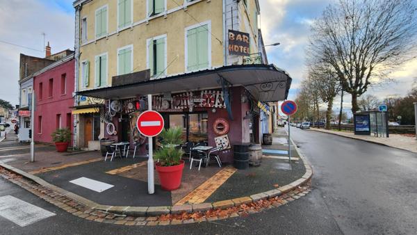 Un commerce clé en main, singulier, ancré localement au cœur d'un flux constant