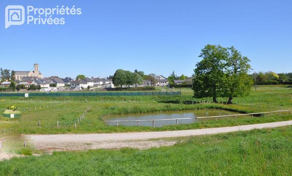 MAYENNE - CENTRE EQUESTRE 7 HECTARES, HANGAR, STUDIO