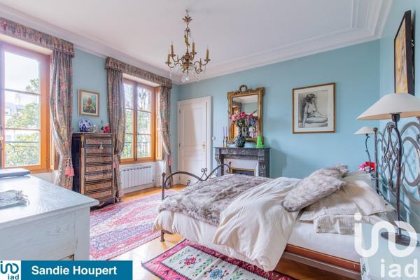 Maison traditionnelle 8 pièces de 159 m² à Yerres (91330)