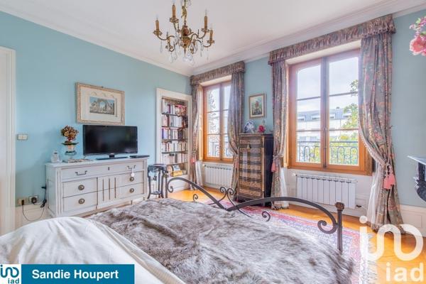 Maison traditionnelle 8 pièces de 159 m² à Yerres (91330)