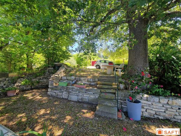 Maison avec piscine sur terrain d'environ  6000m²
