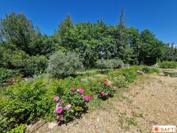 Maison avec piscine sur terrain d'environ  6000m²