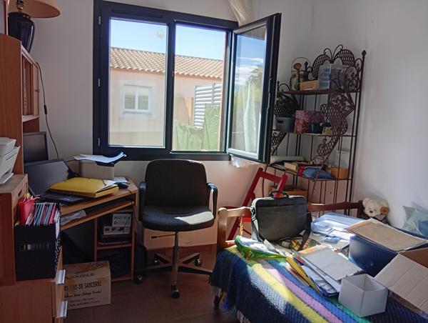 Latour bas Elne, quartier calme, villa 3 faces en plain pied de 2016 avec 3 chambres dont une suite parentale....