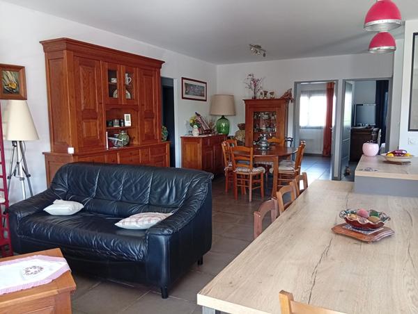 Latour bas Elne, quartier calme, villa 3 faces en plain pied de 2016 avec 3 chambres dont une suite parentale....