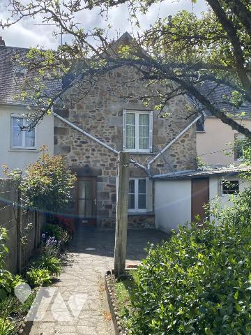 Maison de ville mitoyenne des deux côtés avec jardin et garage