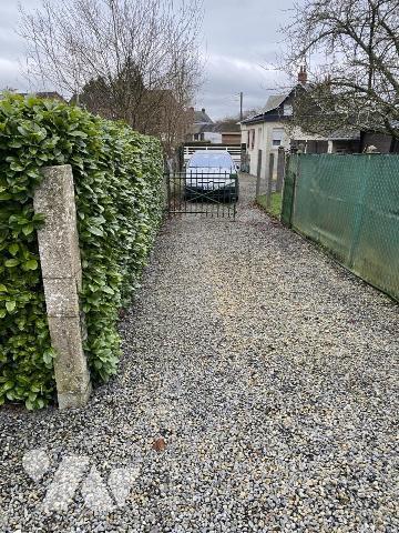 Maison de ville mitoyenne des deux côtés avec jardin et garage