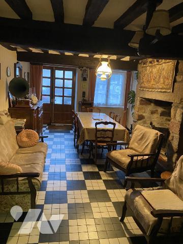 Maison de ville mitoyenne des deux côtés avec jardin et garage