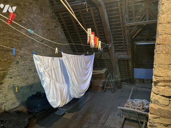 Maison de ville mitoyenne des deux côtés avec jardin et garage