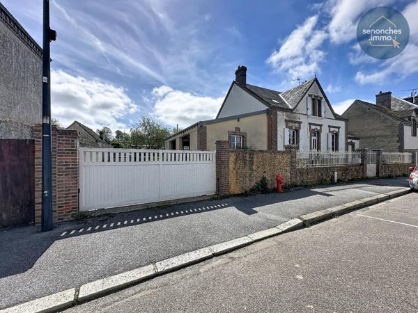 Maison familiale 4 chambres avec grand terrain et double garage à Bretoncelles (61110)