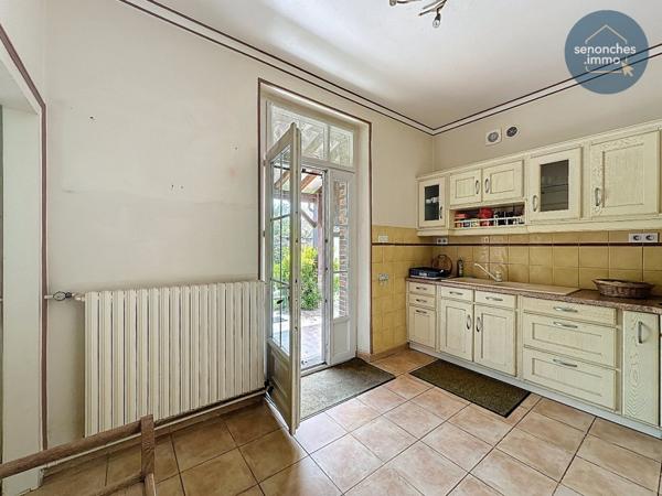 Maison familiale 4 chambres avec grand terrain et double garage à Bretoncelles (61110)