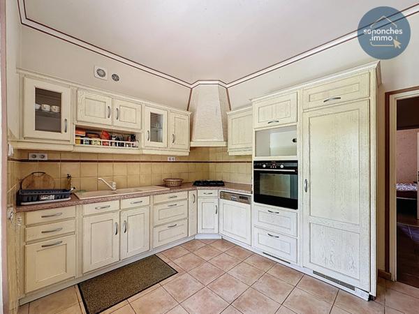 Maison familiale 4 chambres avec grand terrain et double garage à Bretoncelles (61110)