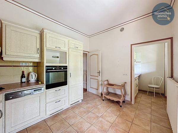Maison familiale 4 chambres avec grand terrain et double garage à Bretoncelles (61110)