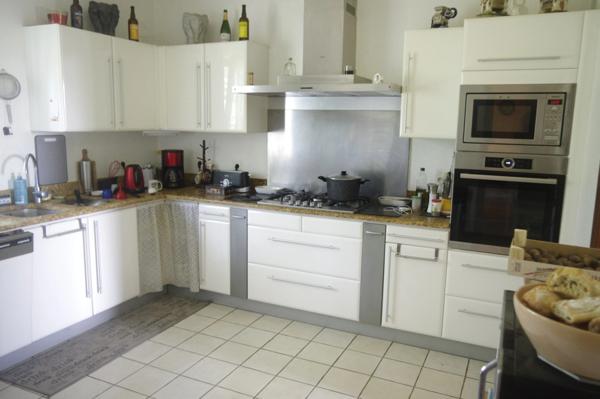 Maison à vendre PESSAN de 6 pièces, 4 chambres, terrain et garage double.